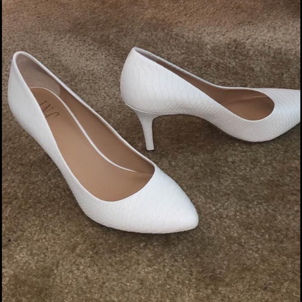 White INC pumps